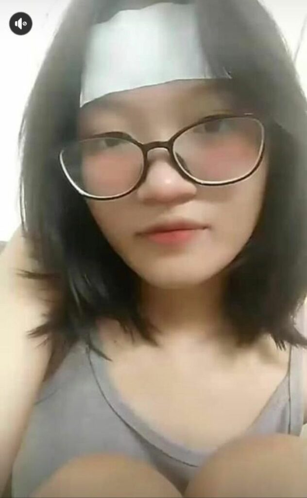 Viral Abg Indo Cindo Kacamata Dewi Cantik Hot Toge dan Tobrut banget Live buat Ayang New 2025