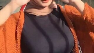 Video Viral Bu Guru Salsa Hijab Jadi Trending 1 di Yandex Karena Gesek Gesek Apem Sendiri